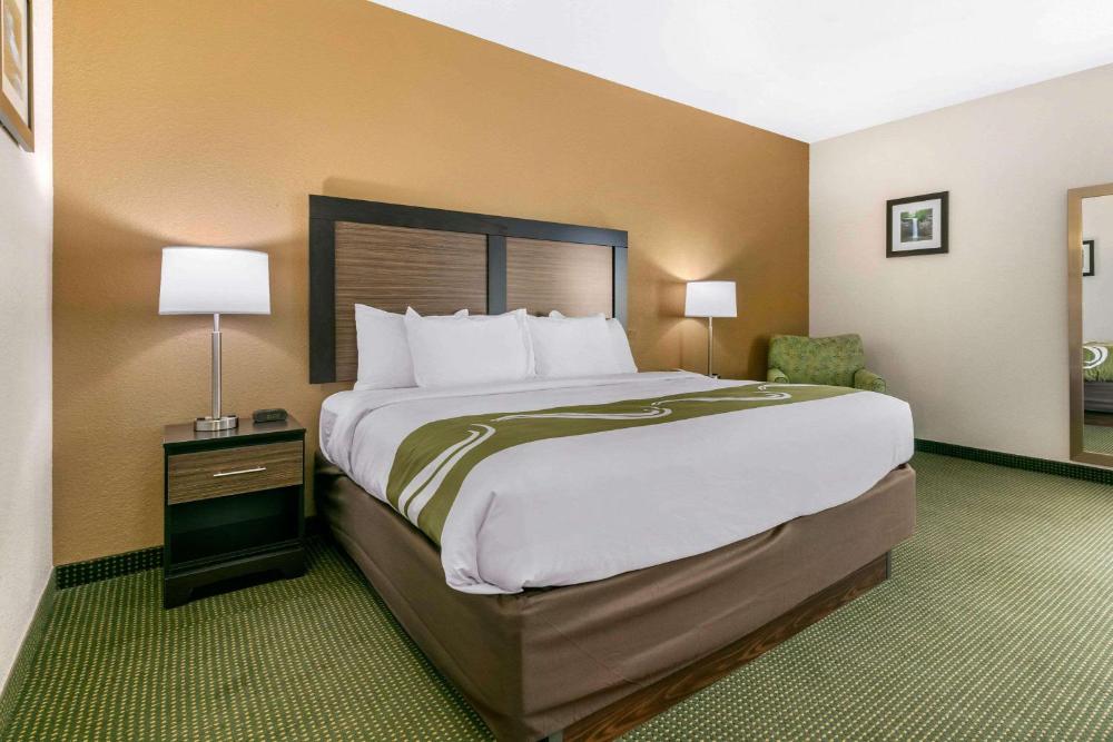 King Room - Non-Smoking interior